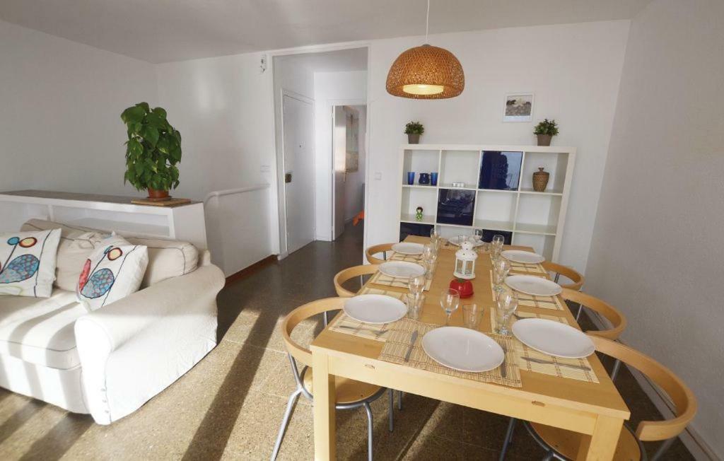 Duplex En Frente De La Playa Al Lado De Barcelona Lägenhet Canet De Mar Exteriör bild