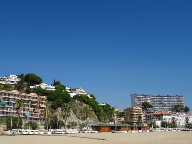 Duplex En Frente De La Playa Al Lado De Barcelona Lägenhet Canet De Mar Exteriör bild